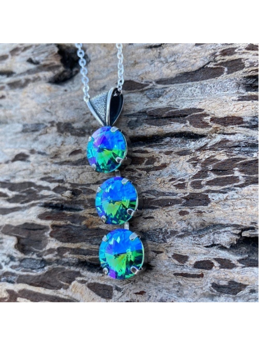 Handcrafted necklace with Swarovski crystal and chain